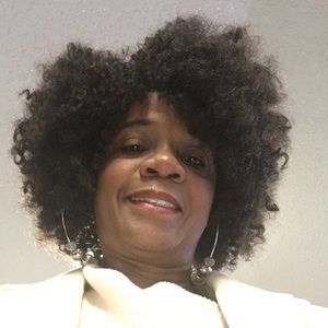 Meet your Posher, Connie